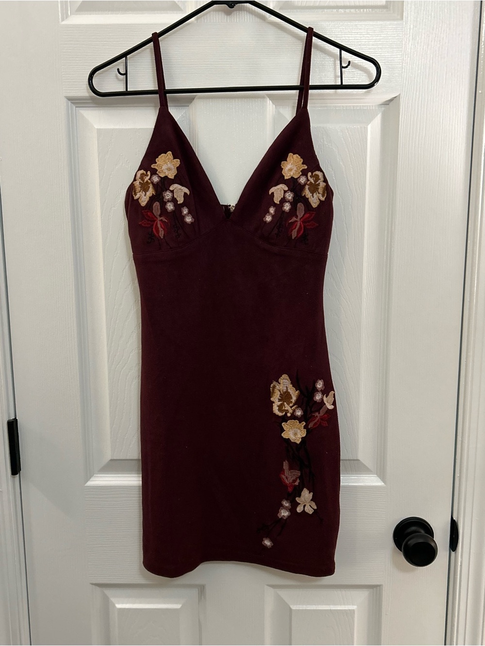 Privy Burgundy Floral Embroidered Bodycon Mini Dress Size Small